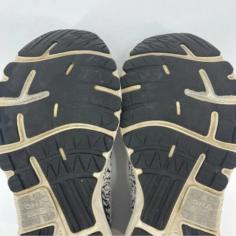 BROOKS GTS XX WOMENS RUNNING SHOES SZ 10, GOOD PREOWNED CONDITION